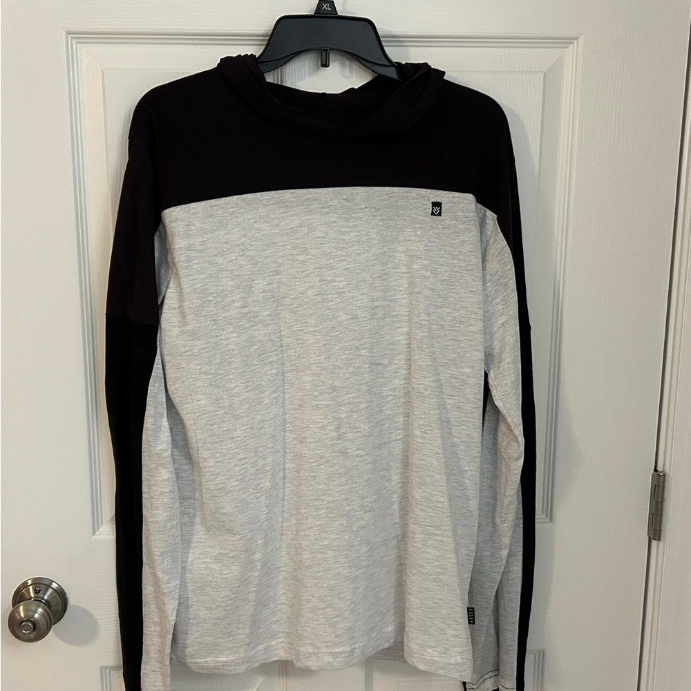 Men’s Size Medium VEECE Buckle Long Sleeve Hooded Shirt
